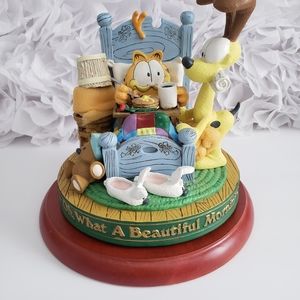 Garfield Music Box" Oh, What A Beautiful Mornin!"